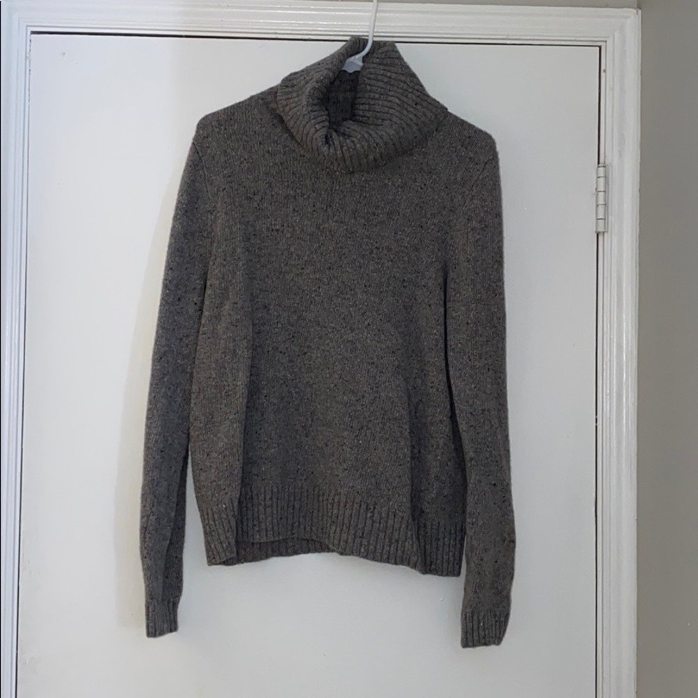 Basic grey turtle neck sweater!
